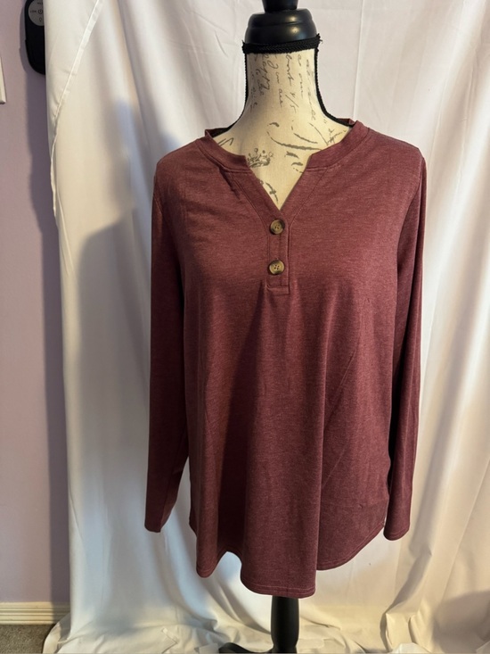 Tops - Women's Long-Sleeve Henley Top in Burgundy